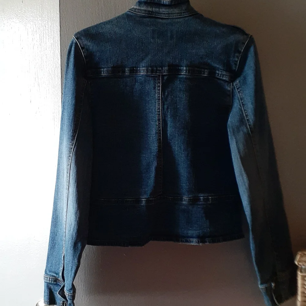 Jacket - Picture 2 of 8